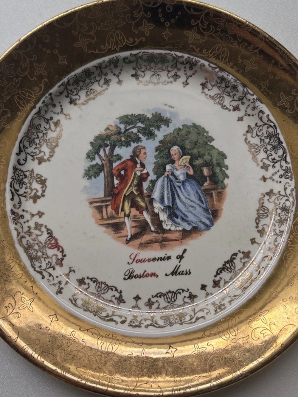 Vintage Plate Sabin Crest O Gold Warranted 22K George and Martha 6 3/8‎ in.
